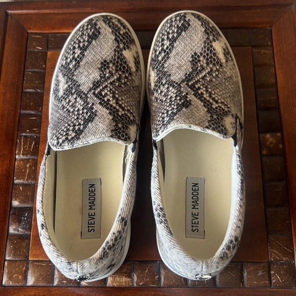 Steve Madden snakeskin platform sneakers, size 8 - Picture 8 of 8
